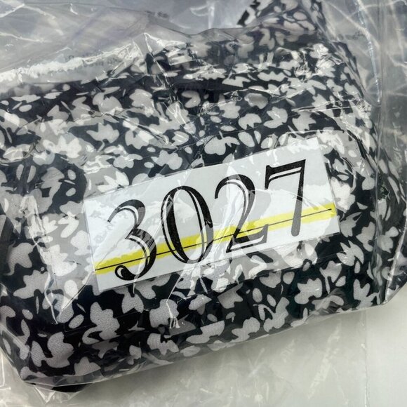 Vince Camuto XS Sleeveless Black & White Floral Blouse NWT 3027 - Picture 4 of 8